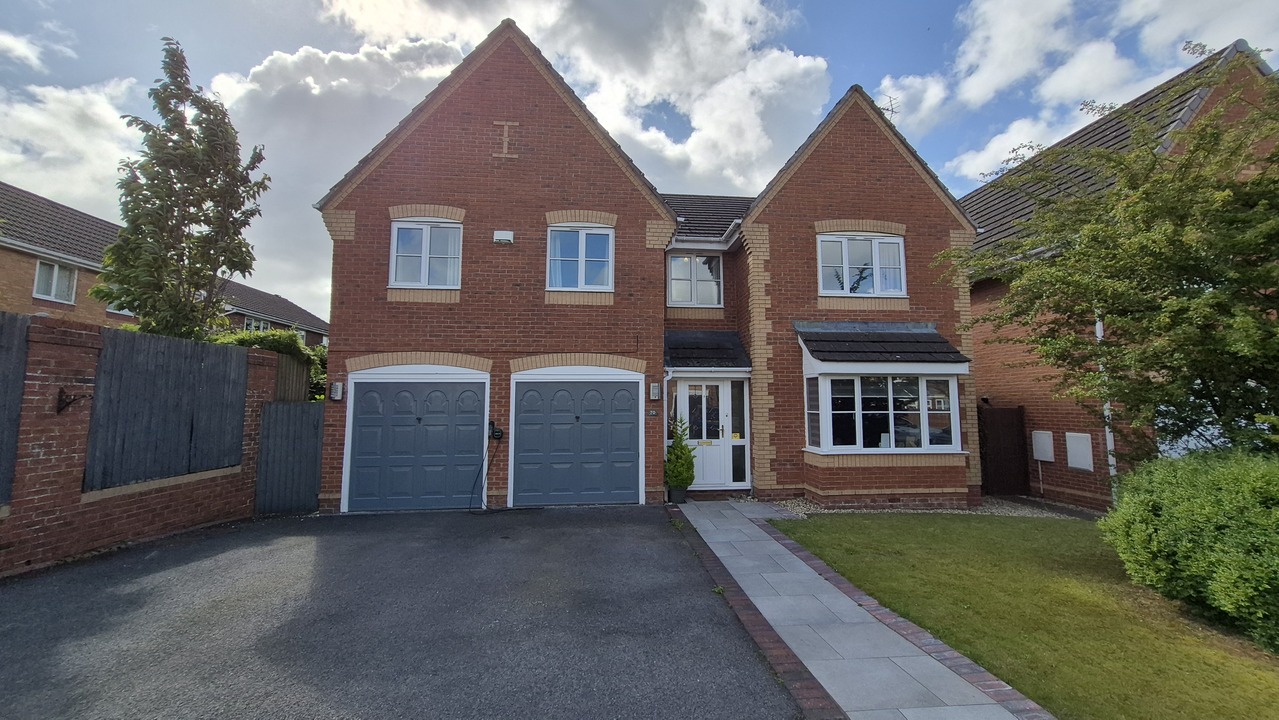 Invest in Luxury: 5-Bed Executive Detached House in Mold