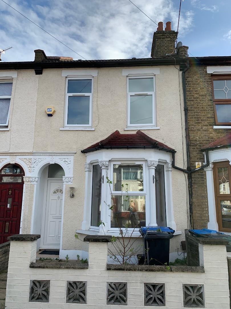 Charming 3 Bedroom Detached House in Edmonton
