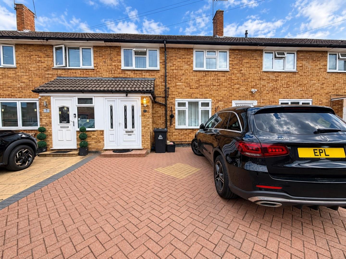 Charming End Terrace House in Cheshunt
