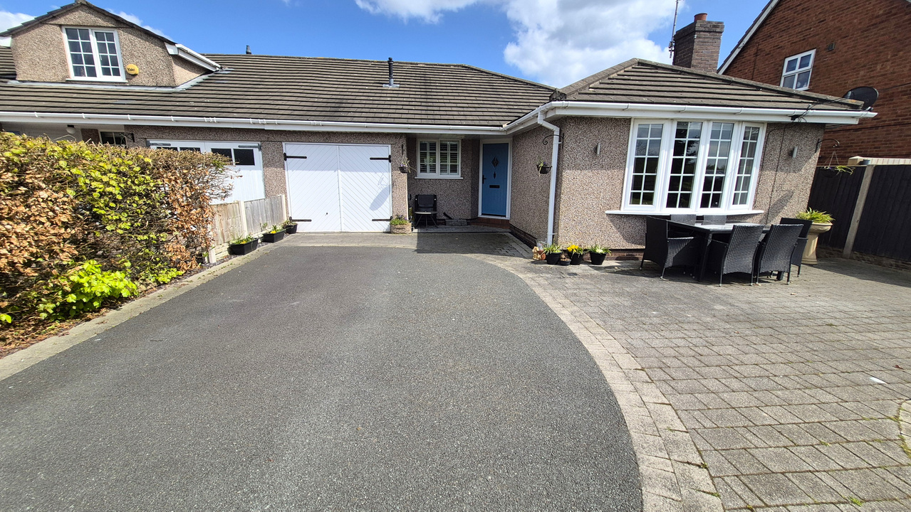 Attractive Investment: Semi-Detached Bungalow with Scenic Views