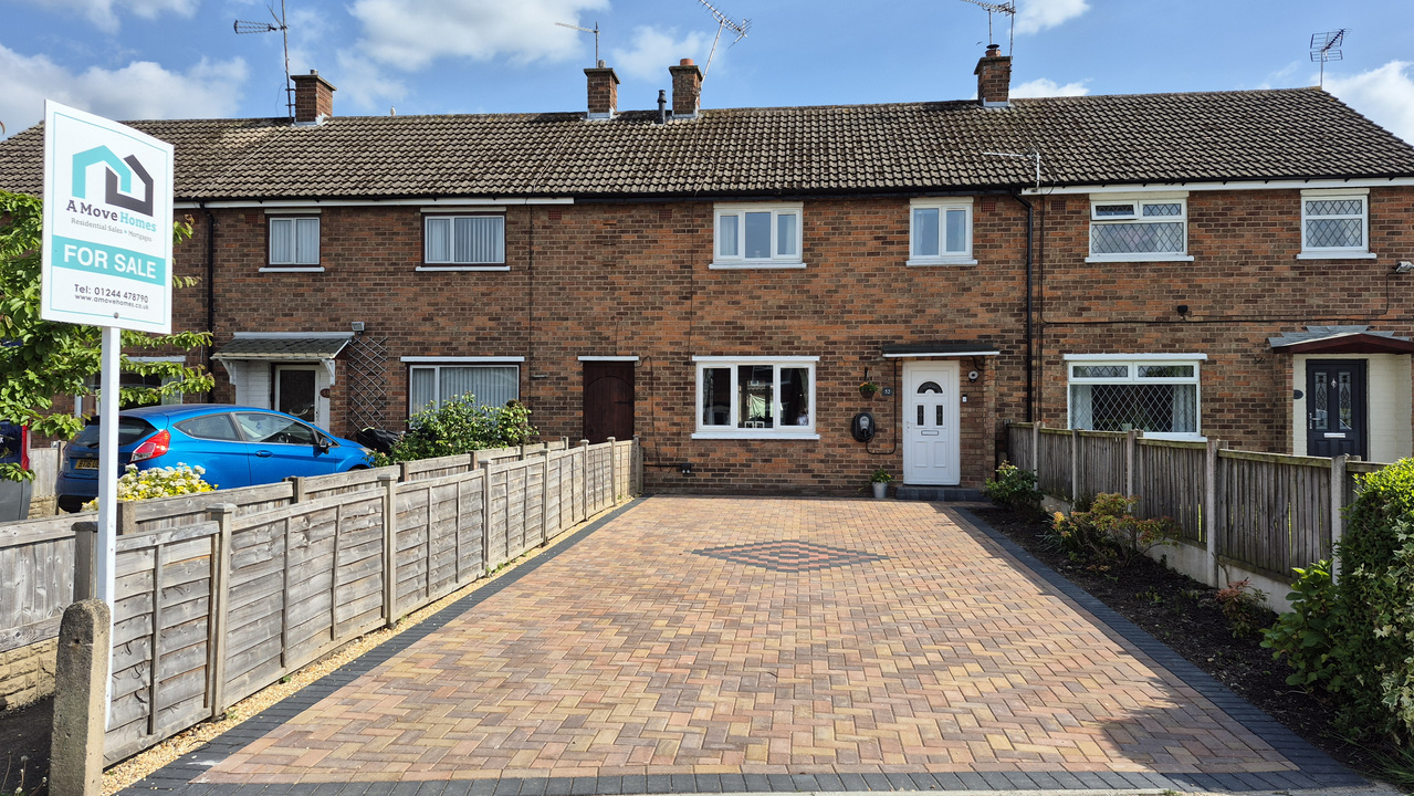 Spacious 3-Bedroom Terraced House in Chester with Ample Parking