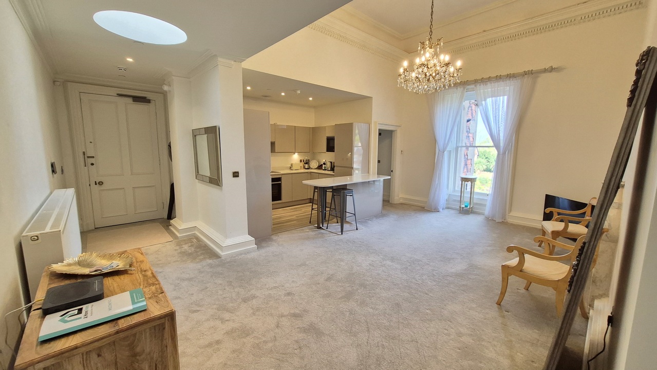 Charming 2-Bed Grade II Listed Apartment in Chester