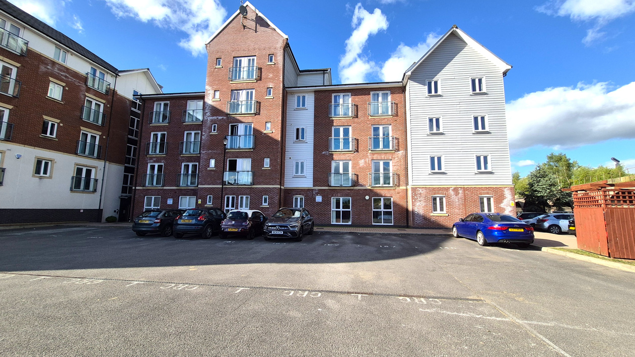 Invest in a Prime 1-Bed First Floor Apartment