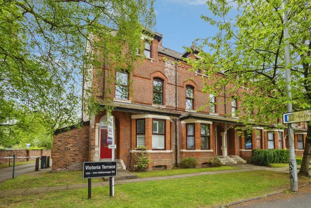 Prime 1-Bed Top Floor Apartment in Victoria Park