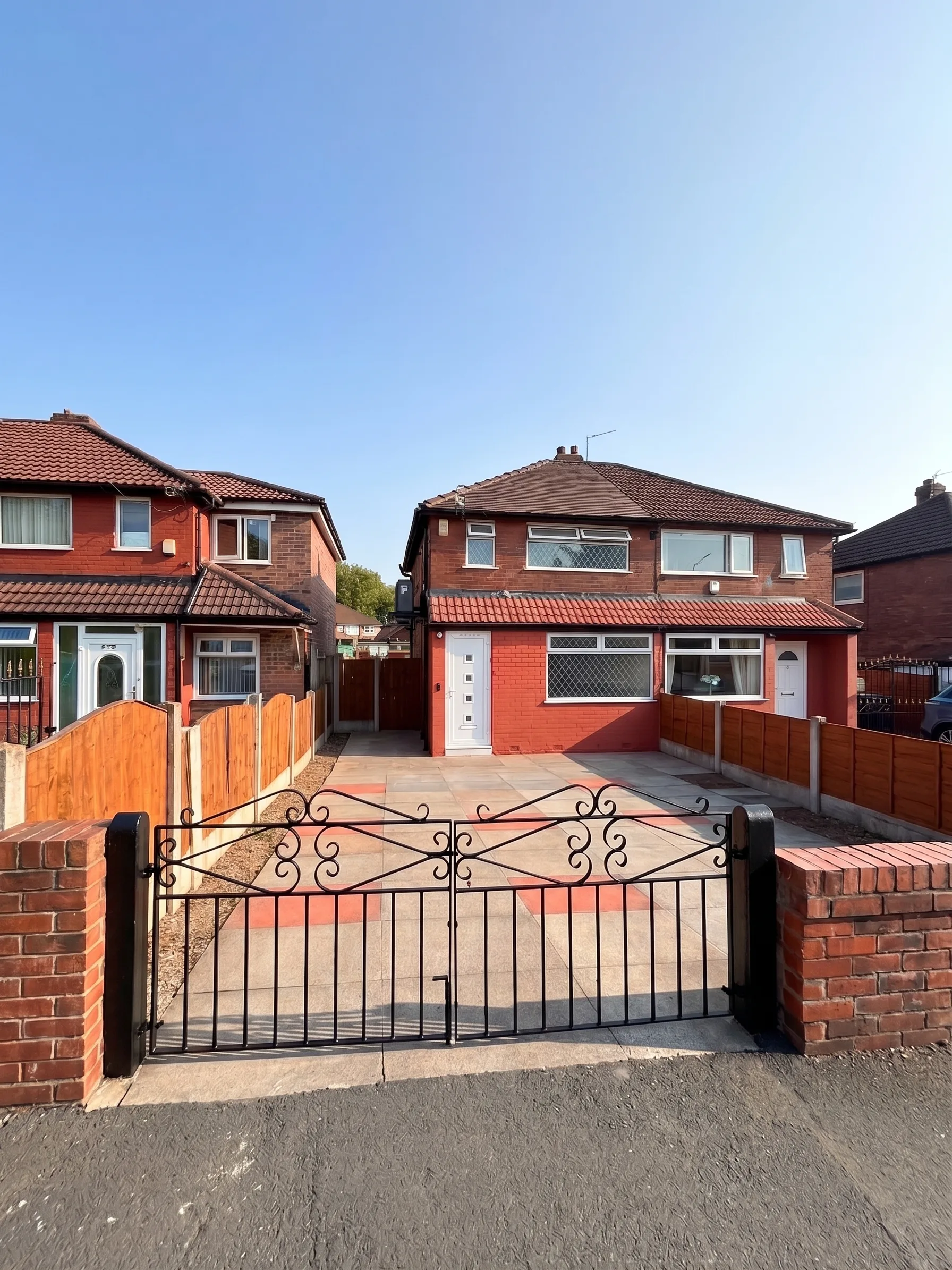 Versatile 2-Bedroom Investment Property in Manchester
