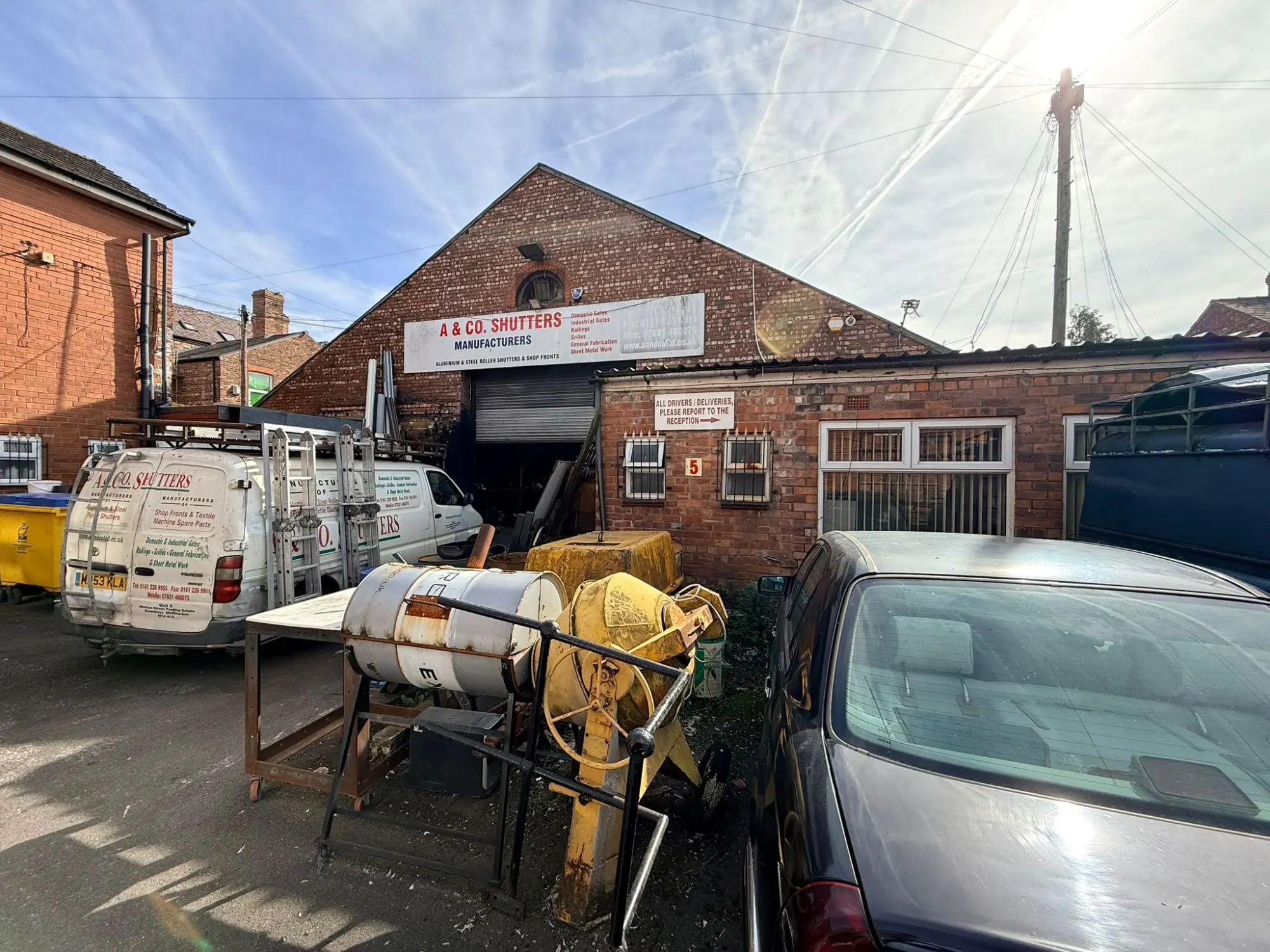Spacious Workshop To Let in Manchester M14