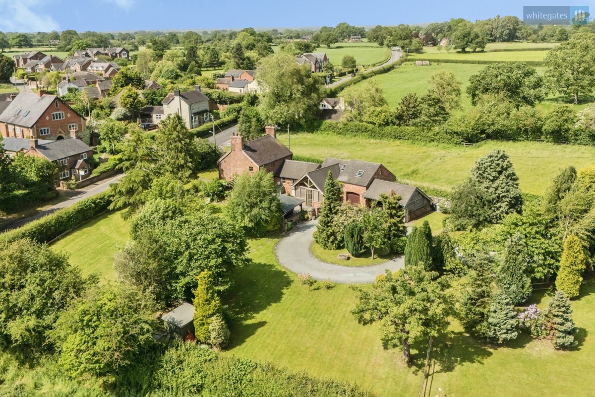 Stunning 5-Bedroom Period Property in Buerton