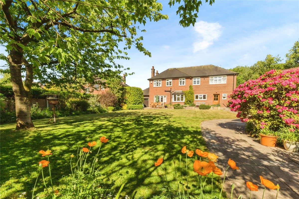 Charming 6-Bedroom House in Nantwich's Sought-After Aston