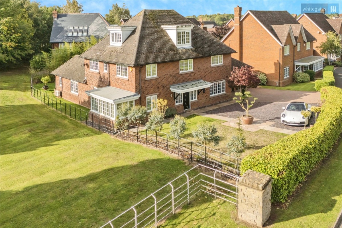 Luxurious 5-Bed Detached Home in Exclusive Gated Community