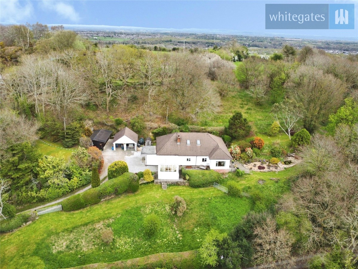 Sprawling 5-Bedroom Bungalow on 5-Acre Estate with Equestrian Facilities