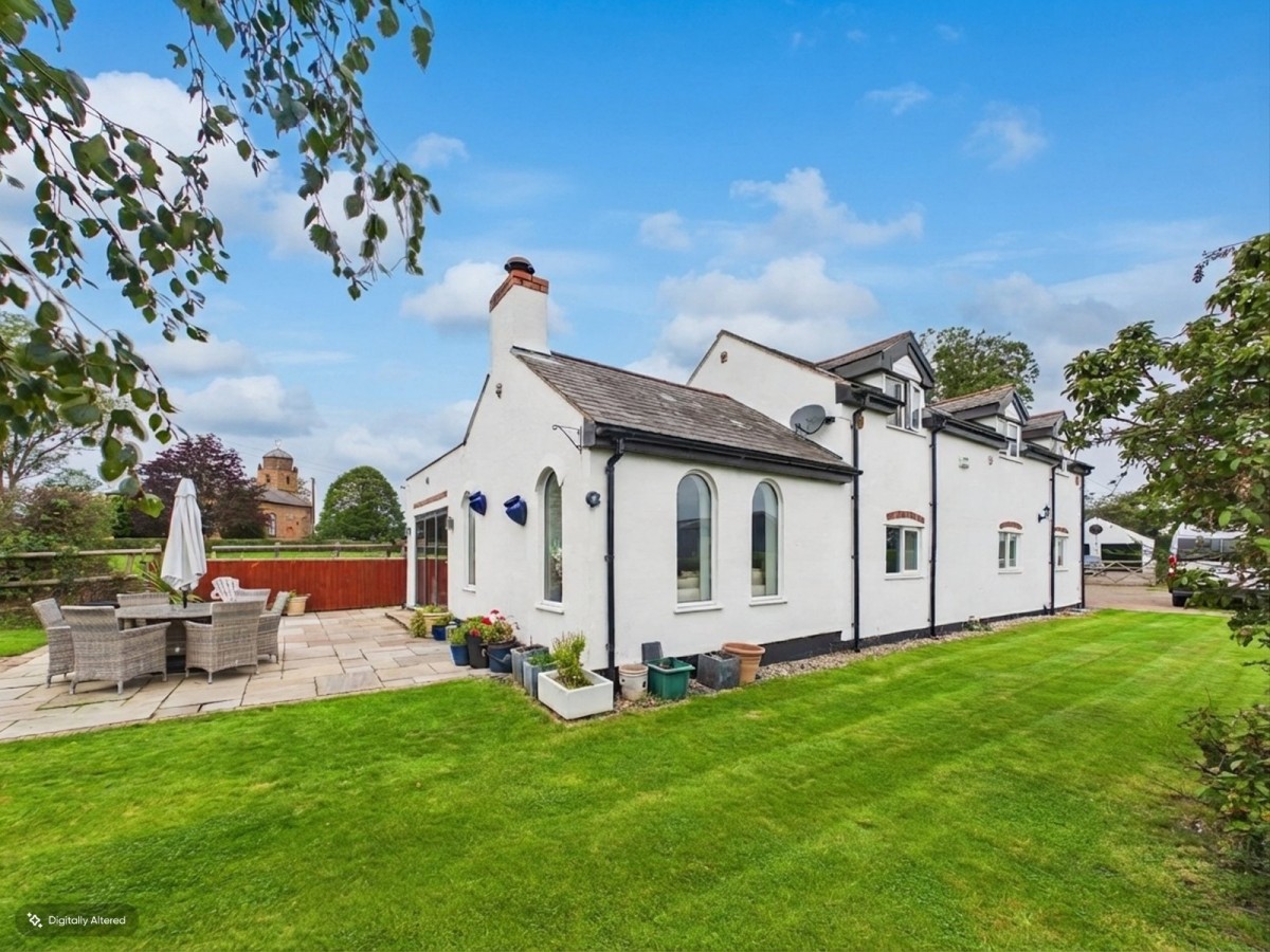 Charming Detached Cottage in Rural Wrexham