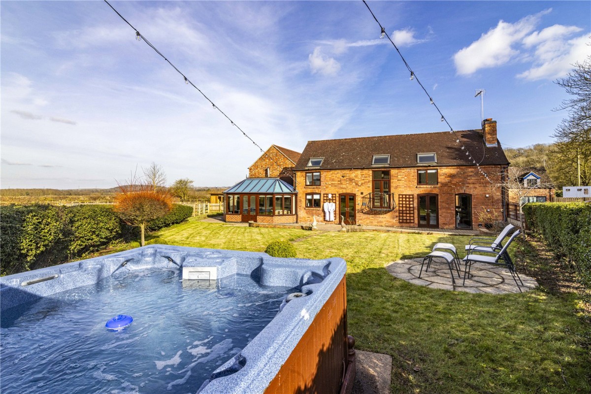 Charming Equestrian Farmhouse in Nottinghamshire