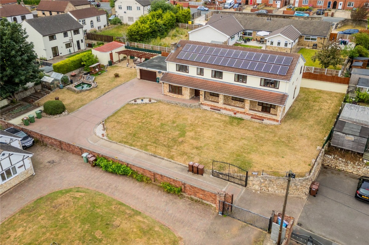 Substantial Investment Opportunity in Pontefract - 8 Bedroom Home