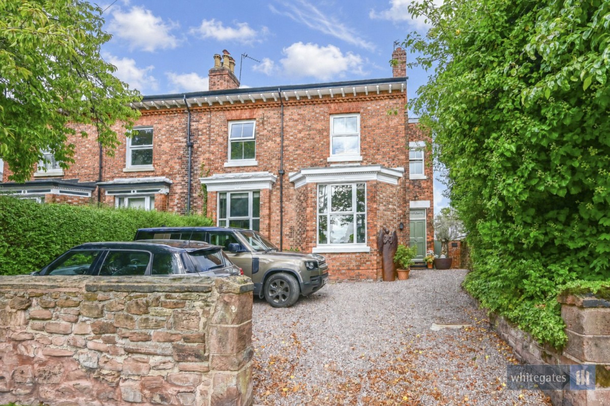 Spacious 4-Bedroom Semi-Detached Home in Huyton