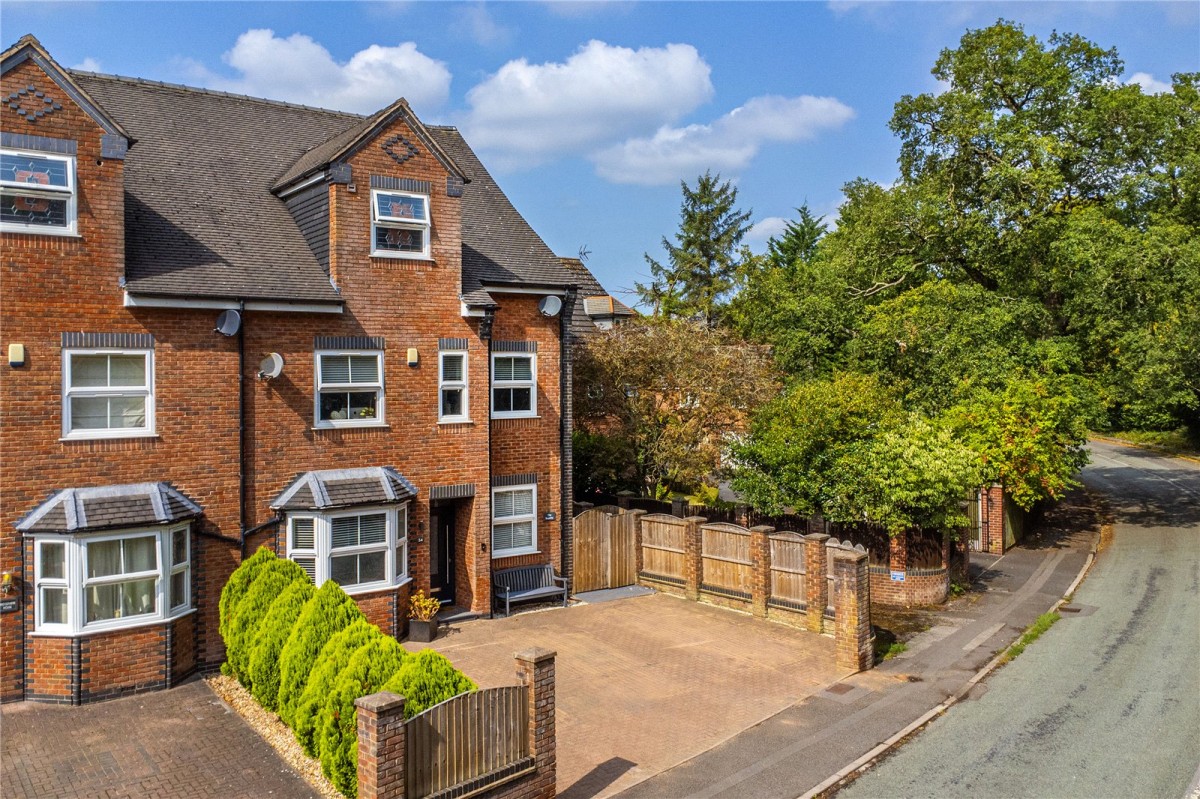 Invest in a Luxurious 5 Bedroom Semi-Detached in Stapeley