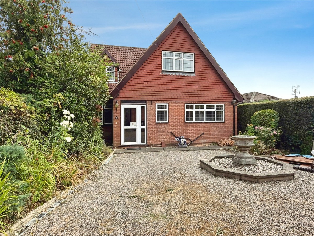 Spacious 3-Bedroom House in Sought-After Derbyshire