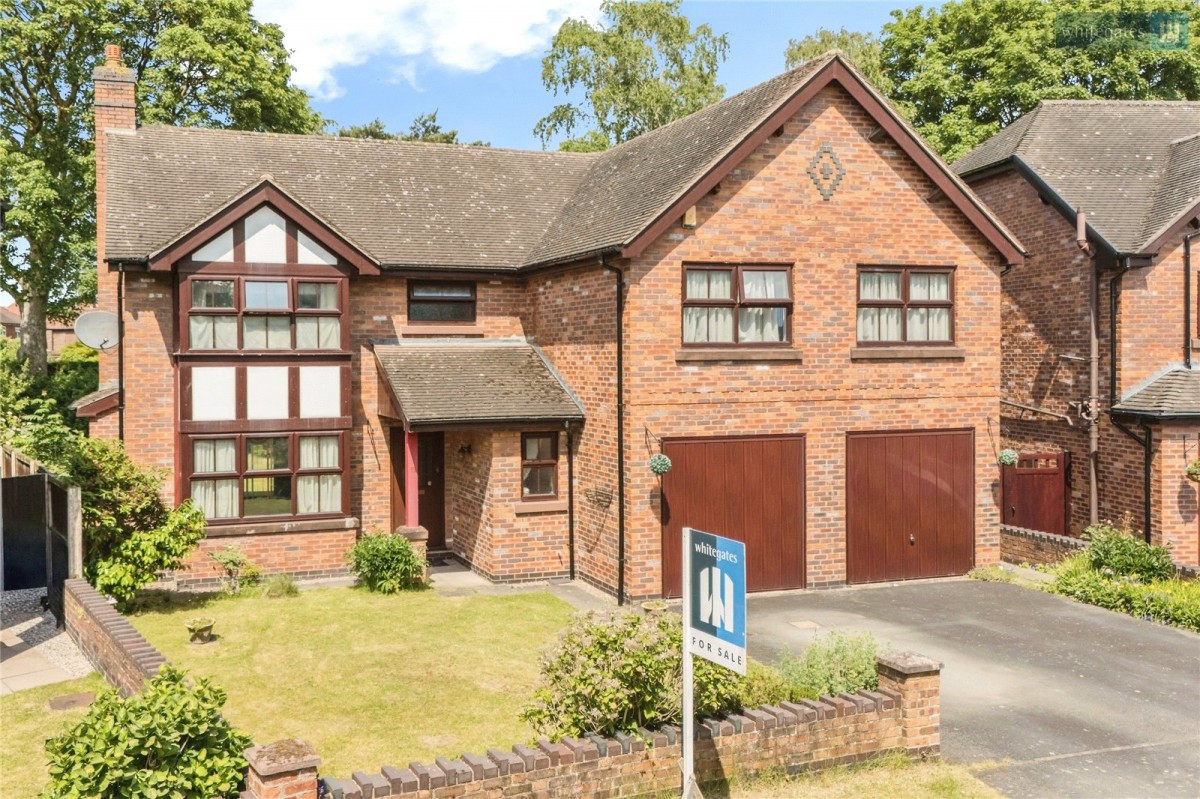 Spacious 5-Bed Detached Family Home in Sandbach