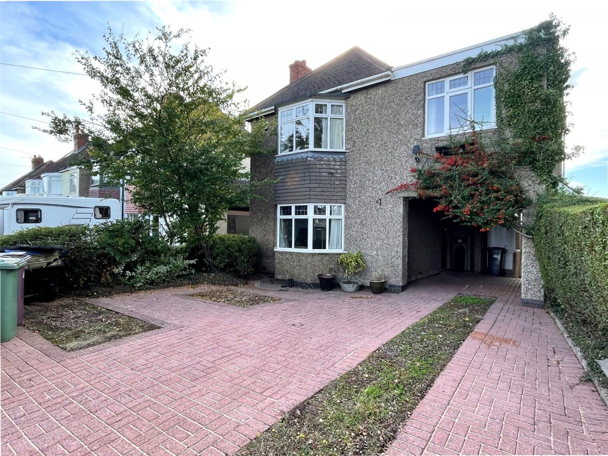 Charming 4-Bedroom Family Home with Scenic Views in Holmesfield