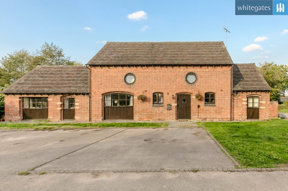Charming 4-Bedroom Barn Conversion in Chorlton