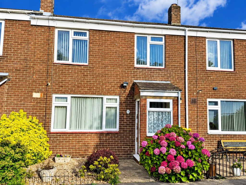 Charming Terraced House with Stunning Country Views