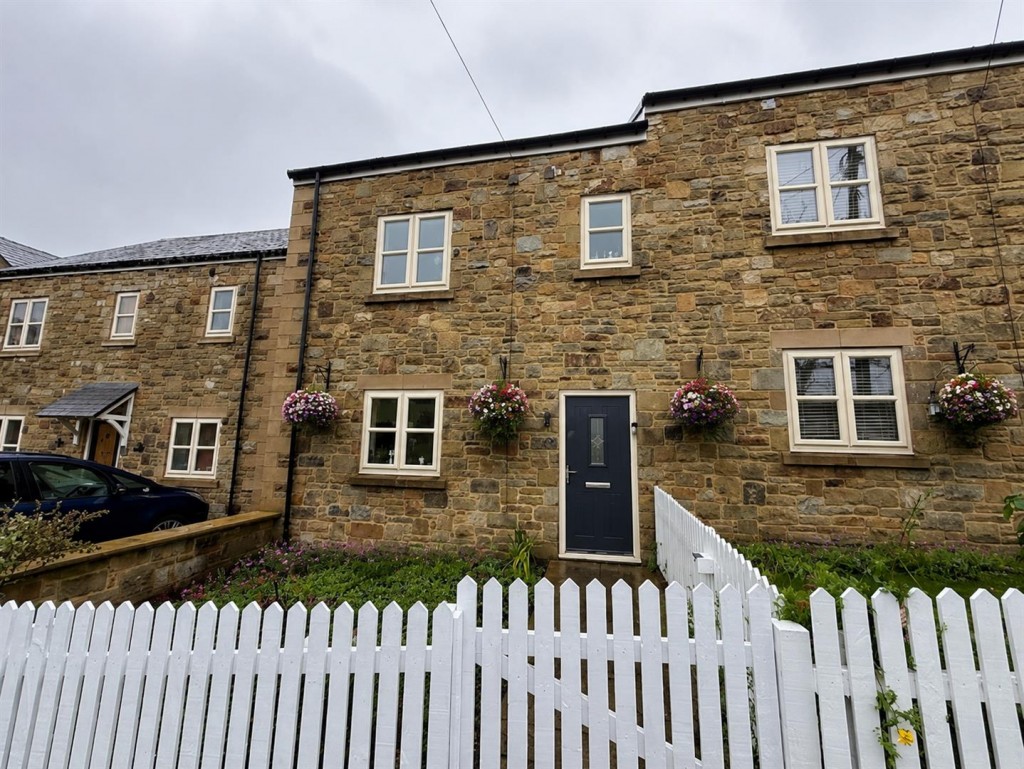 Charming 4-Bedroom Semi-Detached Stone House in Chopwell