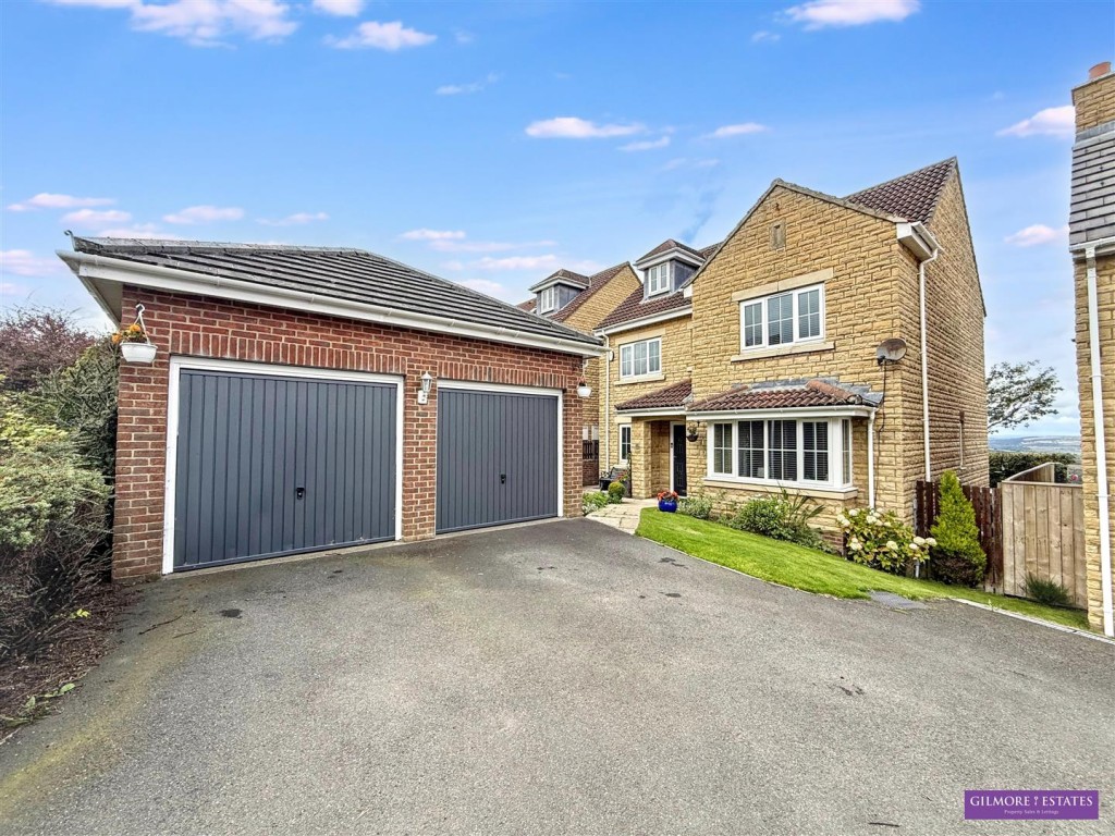 Stunning 5-Bed Detached House in Serene Dipton
