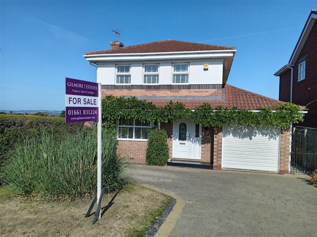 Splendid Four-Bedroom Detached House in Ryton