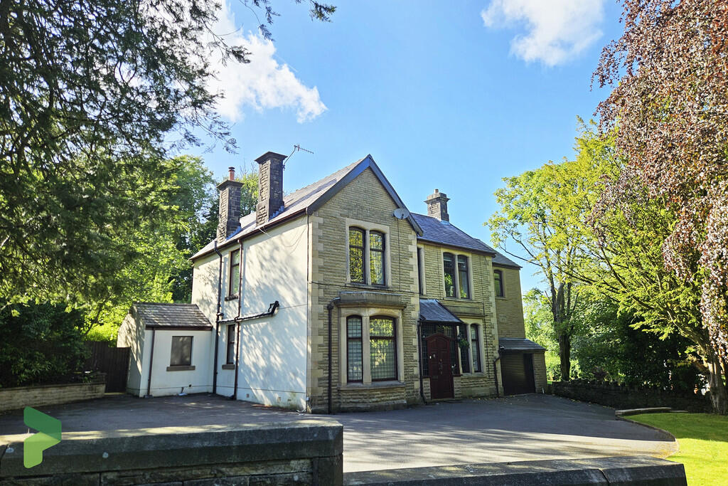 Stunning Victorian Detached Home Opposite Whitehall Park