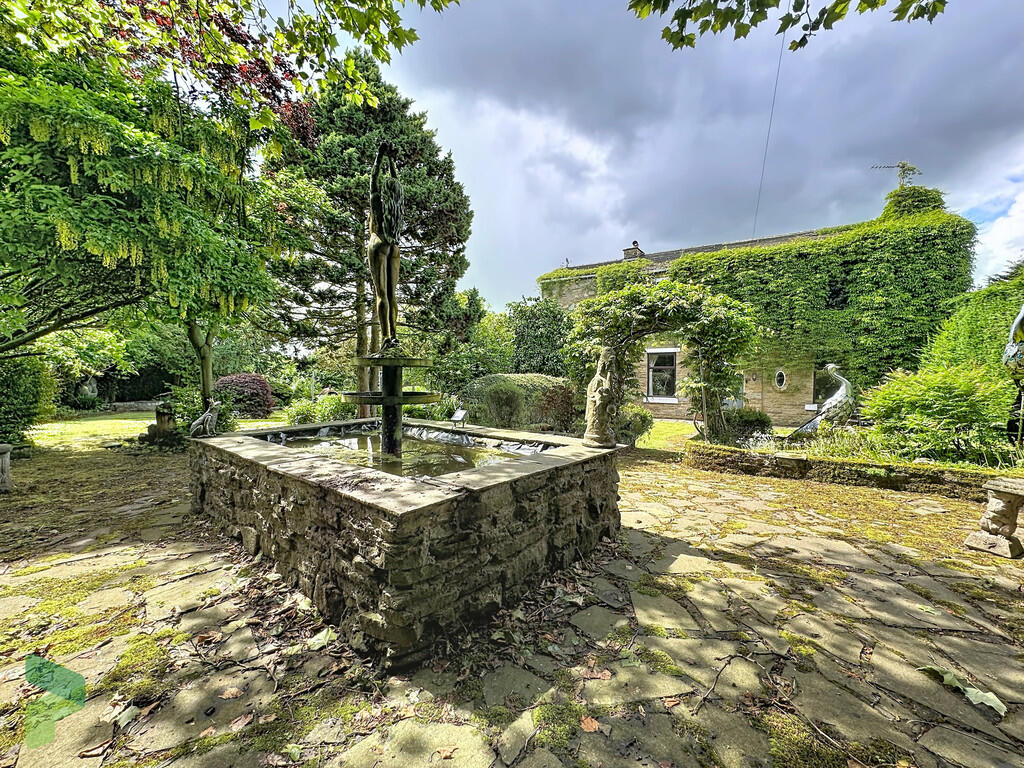 Luxurious 4-Bedroom Detached Cottage in Darwen