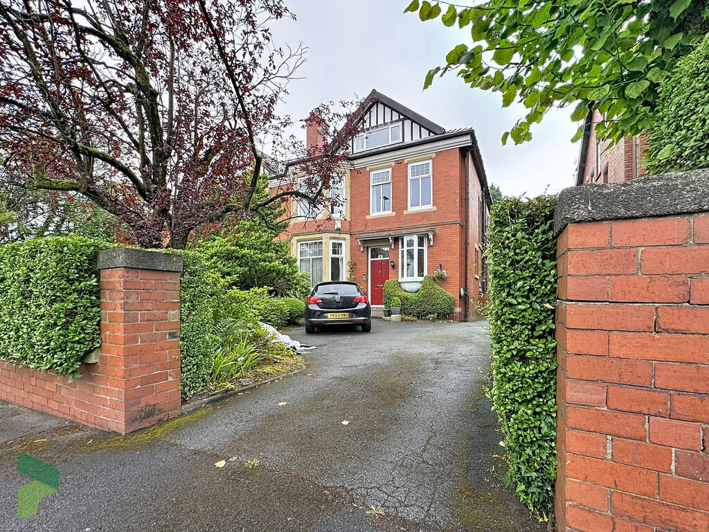 Spacious 6-Bedroom Semi-Detached Investment Opportunity