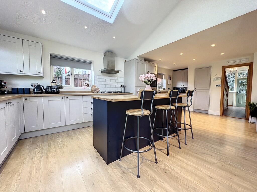 Investment Opportunity: Spacious Family Semi-Detached in Sunnyhurst Lane