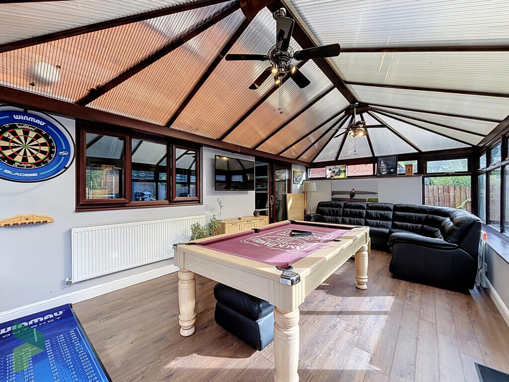 Spacious 4-Bedroom Family Home in Prime Darwen Cul-de-Sac