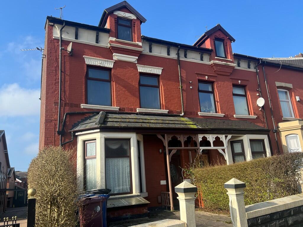 Prime Investment Opportunity: 5-Bedroom End Terrace in Blackburn