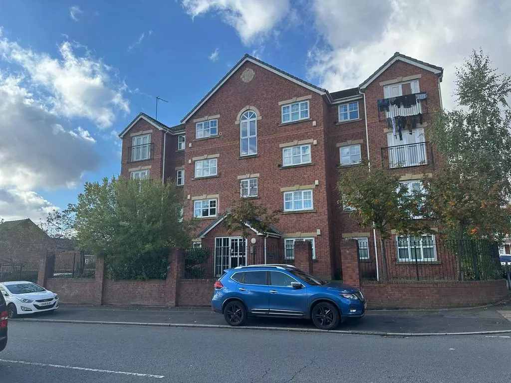 Investment Opportunity: 2-Bed Apartment in Manchester
