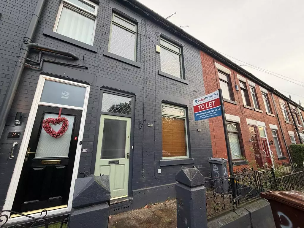 Spacious 3 Bedroom Family Home in Vibrant Manchester Location