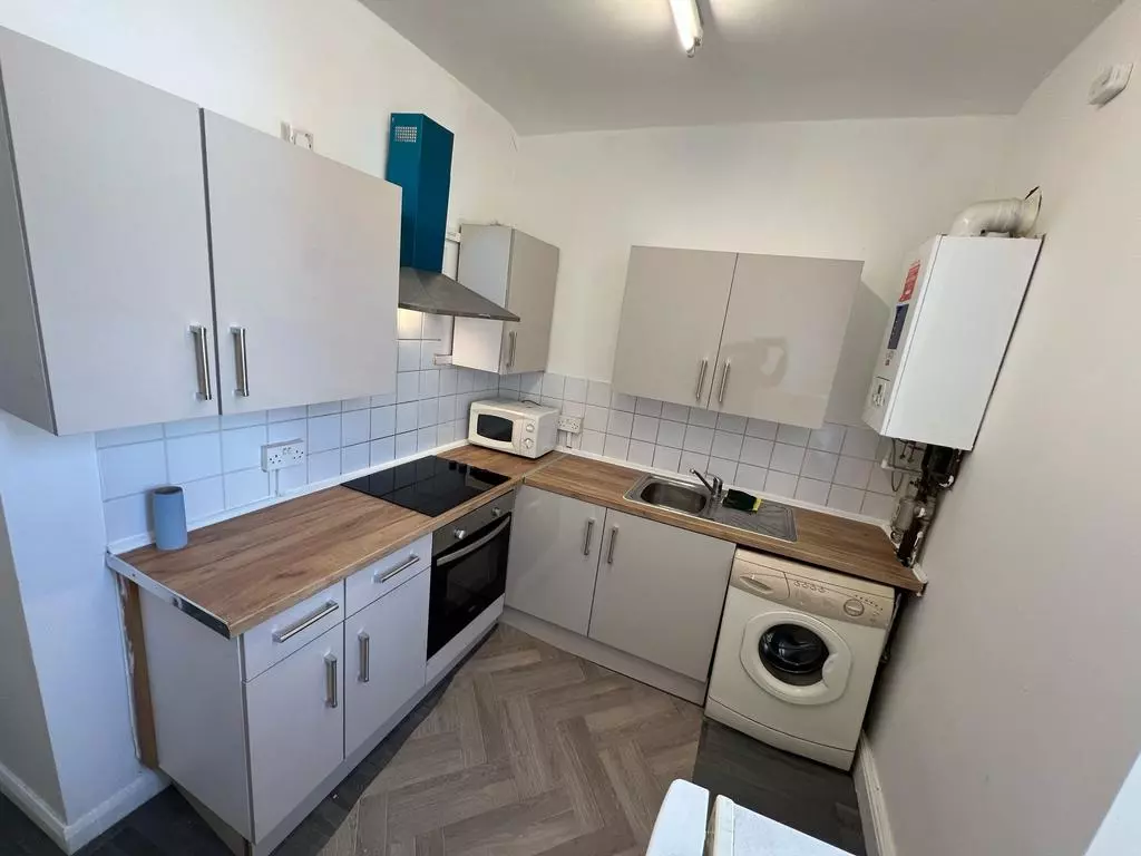 Invest in Manchester: Renovated 1-Bed Flat with Modern Amenities