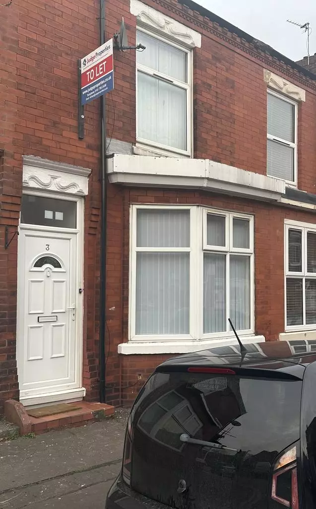 Refurbished 2-Bed Terraced Investment Opportunity in Manchester