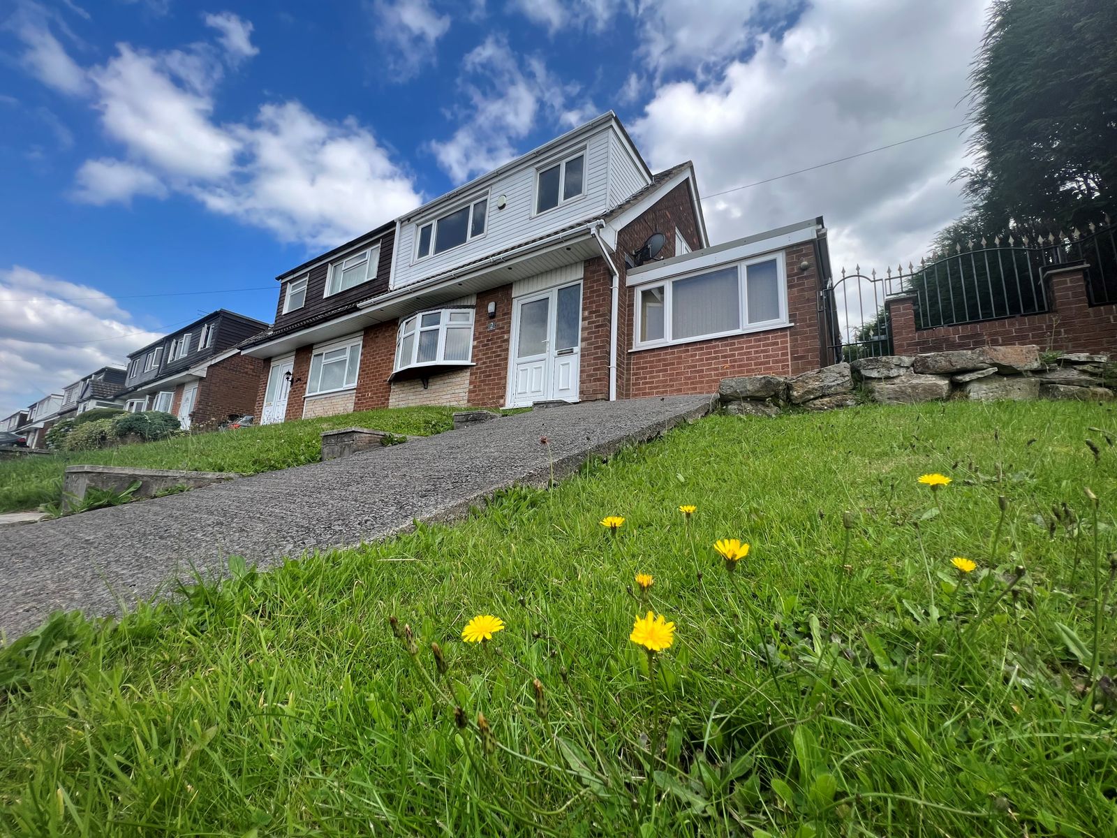 Stylish Semi-Detached Rental in Dukinfield
