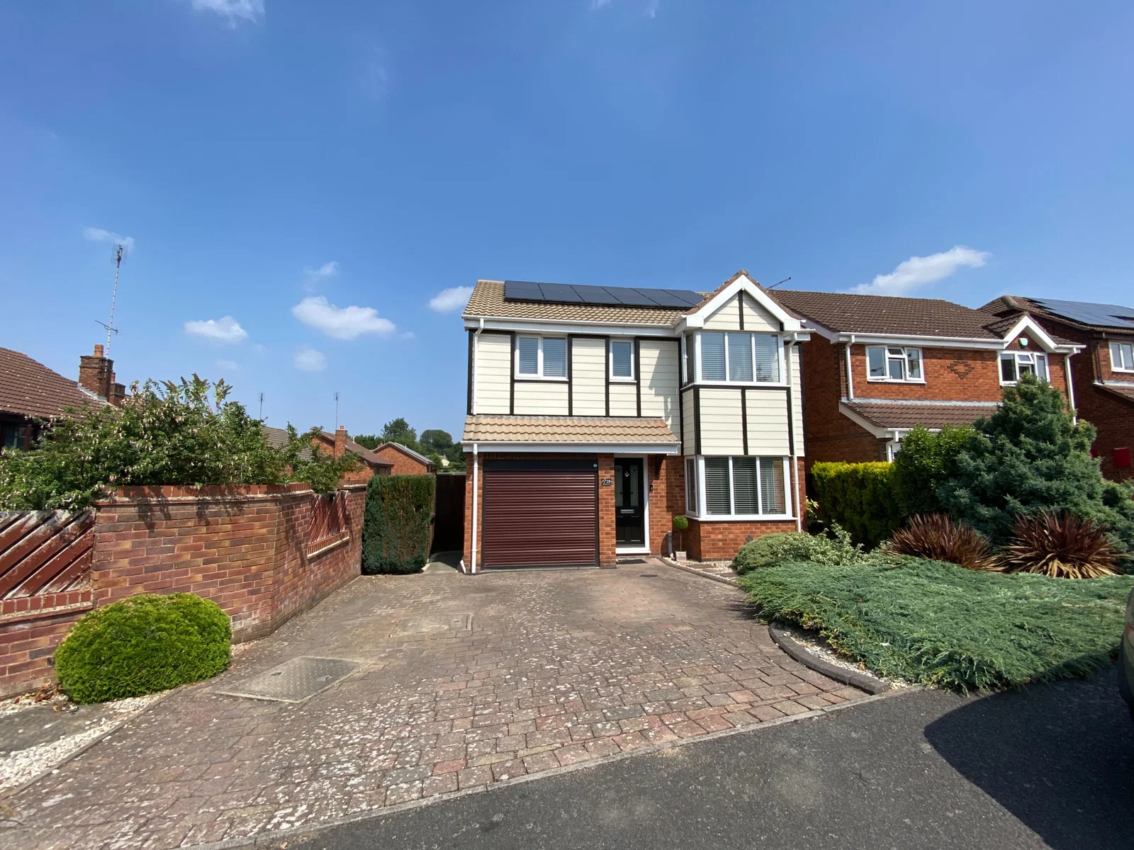 Ideal 4-Bedroom Detached Family Home with Conservatory in Swadlincote