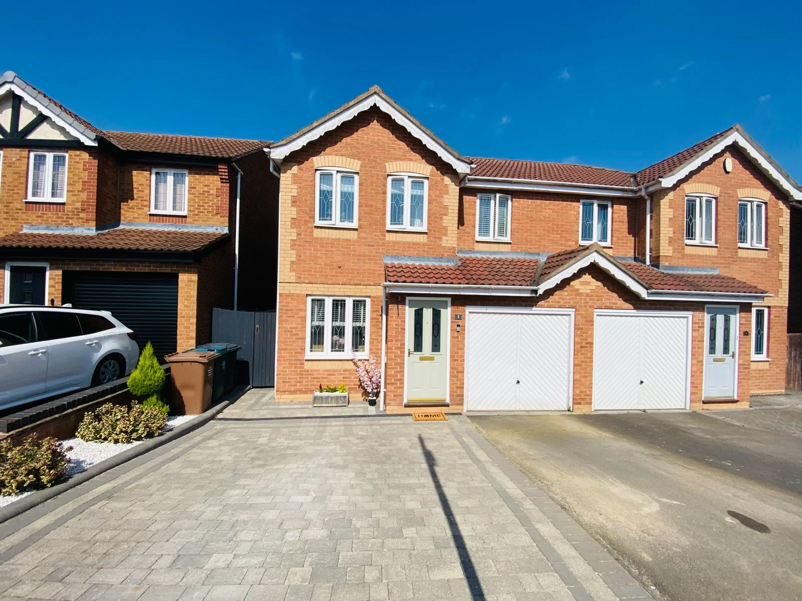Beautiful 3 Bedroom Semi-Detached Home in Woodville