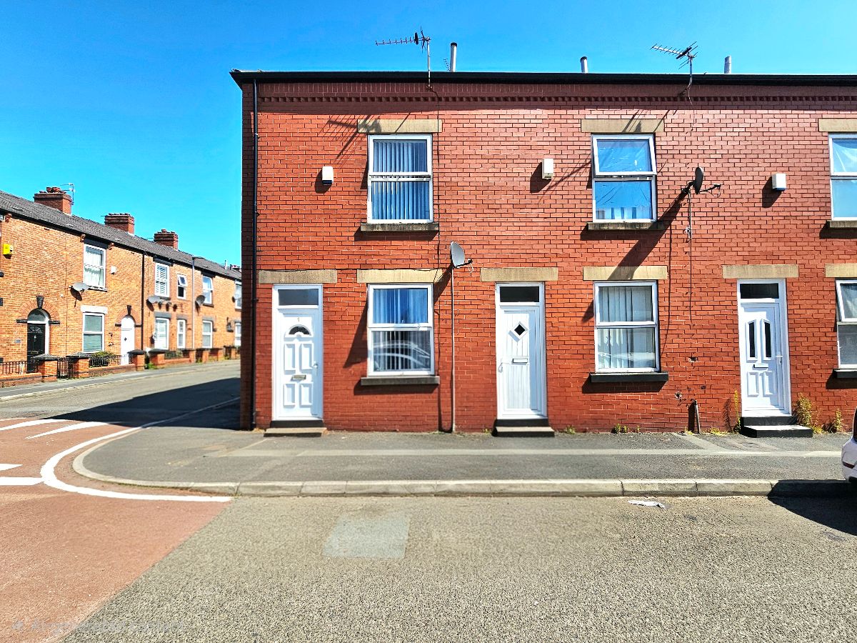 Charming Two-Bedroom End Terrace in High-Demand Moston