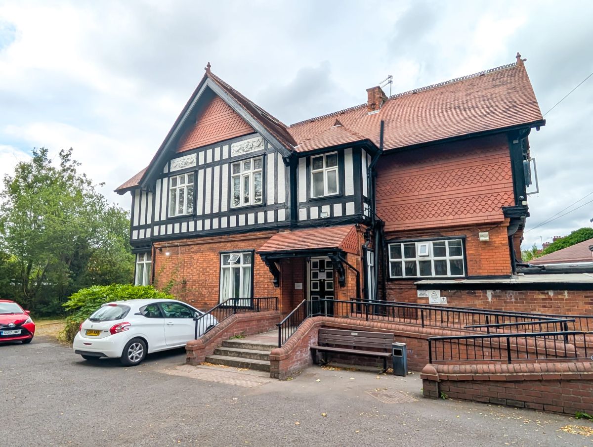Fully Furnished Rooms in Vibrant Manchester Location