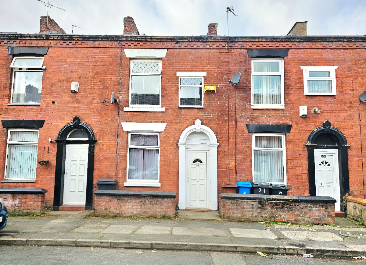 Charming 2-Bed Terraced House in High Demand Oldham Area
