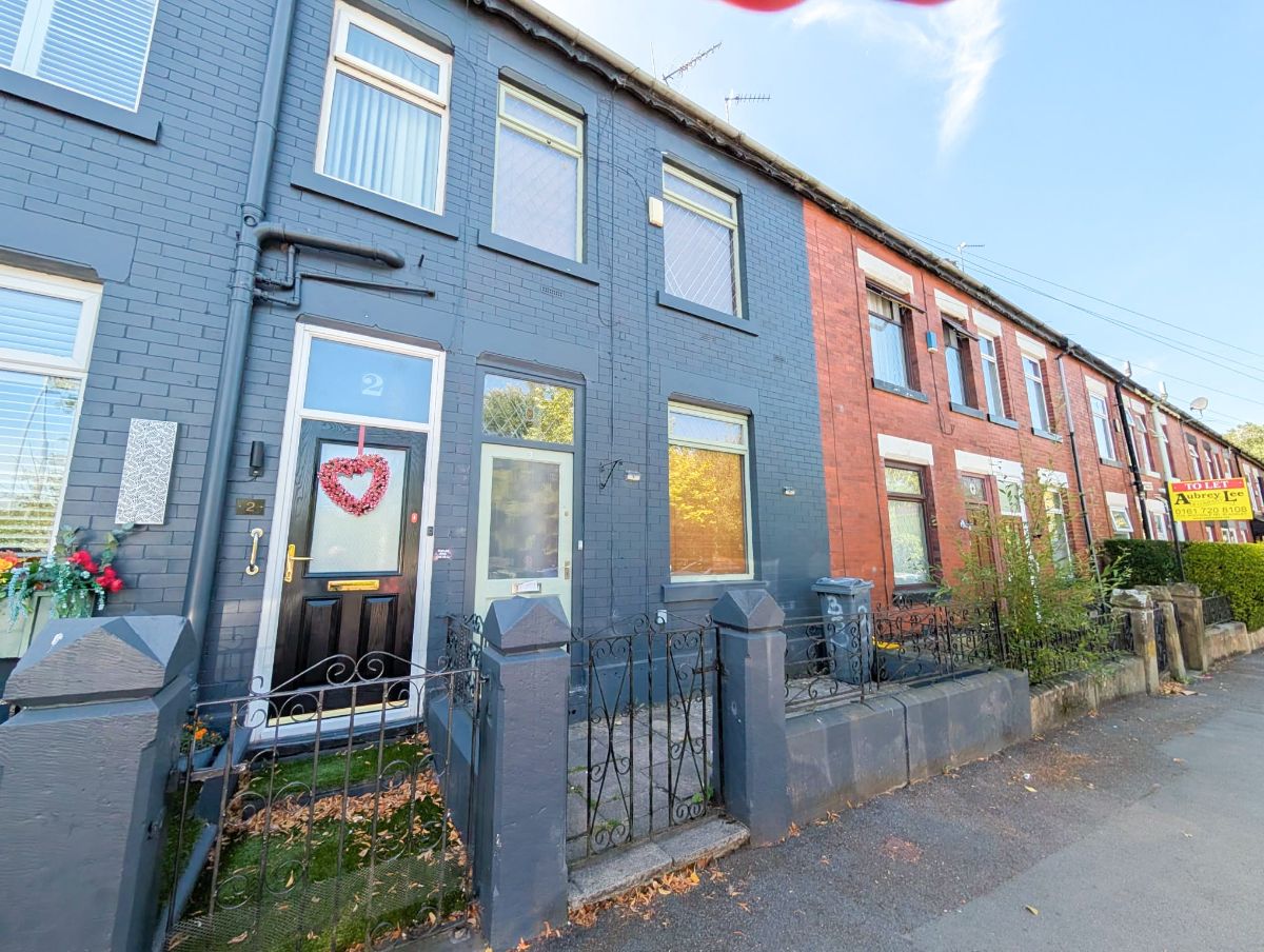 Spacious 3-Bed Terraced House Ideal for Families in Higher Blackley