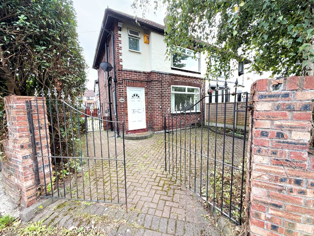 Spacious Semi-Detached with Loft Conversion in Audenshaw