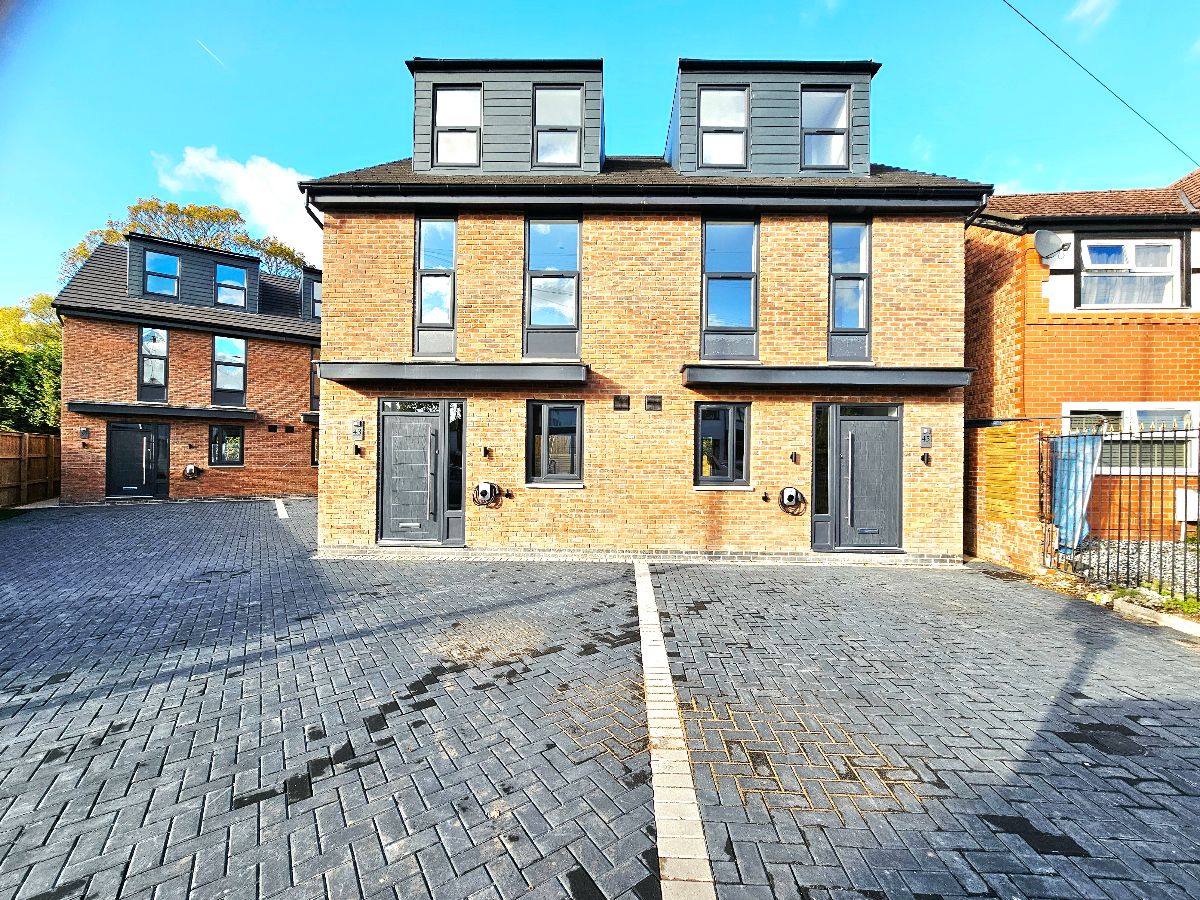 Stylish Modern 4-Bedroom Semi-Detached Home in Stockport