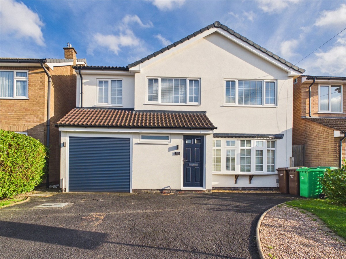 Stunning 4-Bedroom Detached Home in Wollaton!