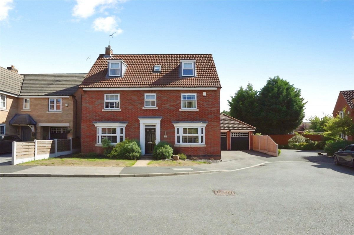 Spacious Detached Family Home in Bestwood Village