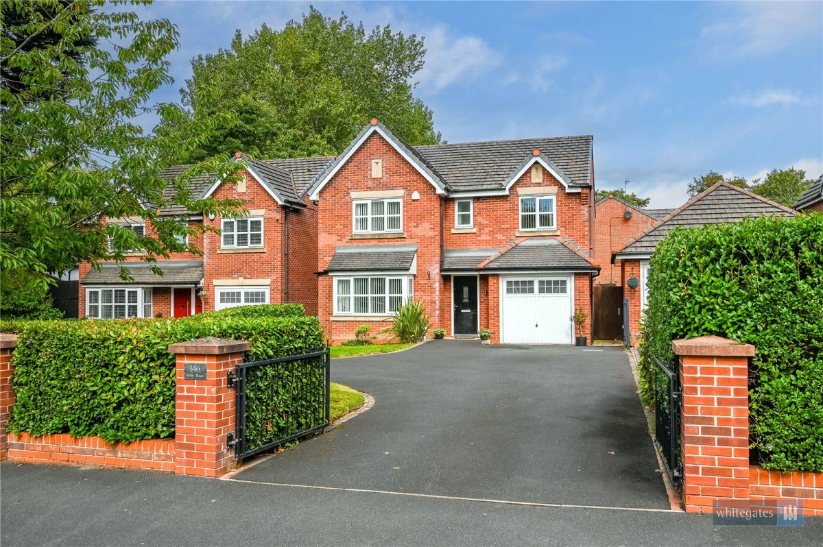 4-Bedroom Detached House with Golf Course Views in Huyton