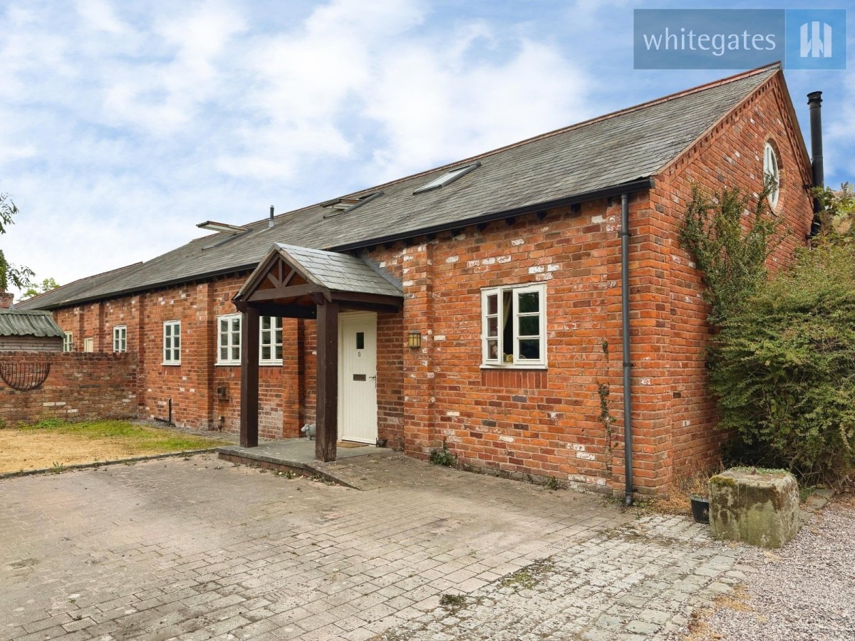 Charming 4-Bedroom Barn Conversion in Wrexham